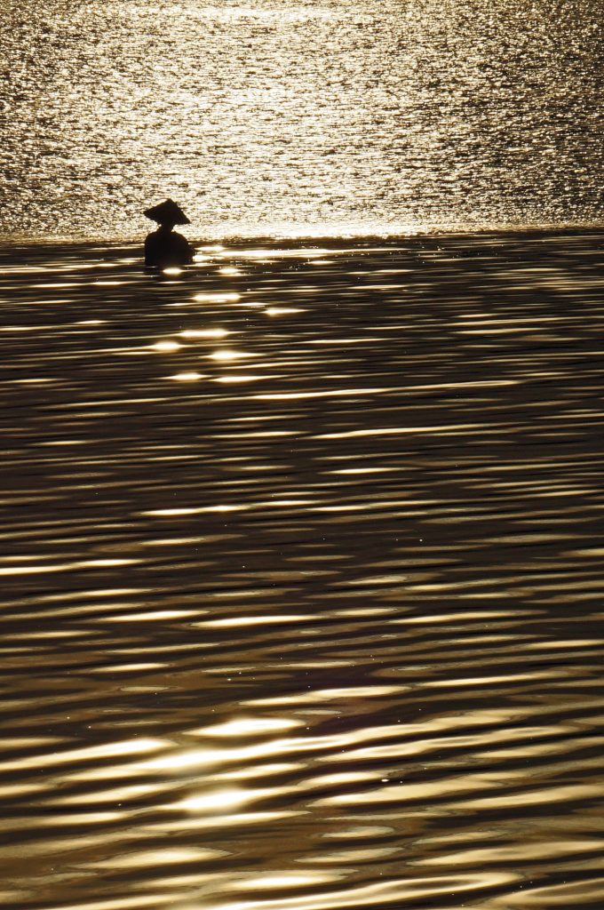 Many Balinese men set out to the sea during sunset time, and when the tide is low, they go chest-deep in the water to test their luck. The freshest catch of the day will be served for dinner if they’re lucky.