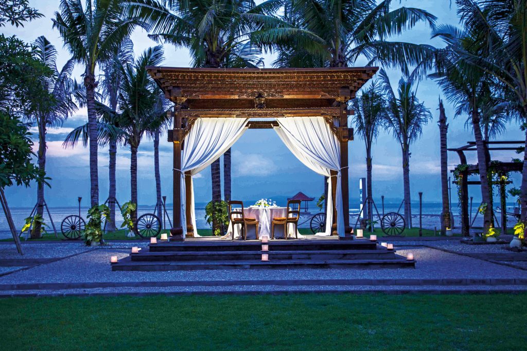 Theme - Dining - Paon Doele