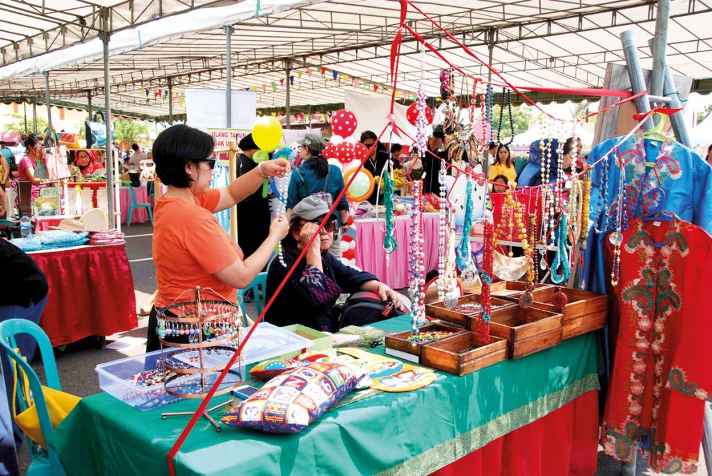 wo-biwa-charity-bazaar