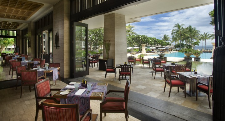 Open-air breakfasts with ocean breezes and salty air.