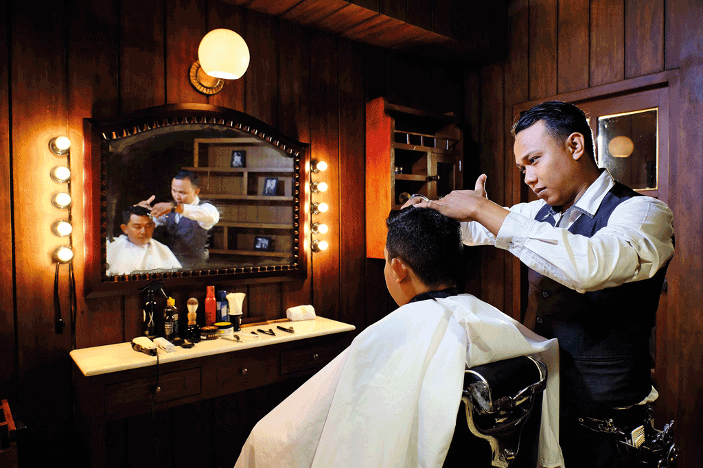 The BARber Serving Whisky, Shaving Whiskers NOW! Bali