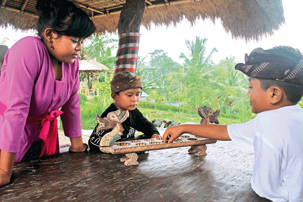 Playing-a-round-of-Congklak-game-at-Desa-Visesa-Ubud