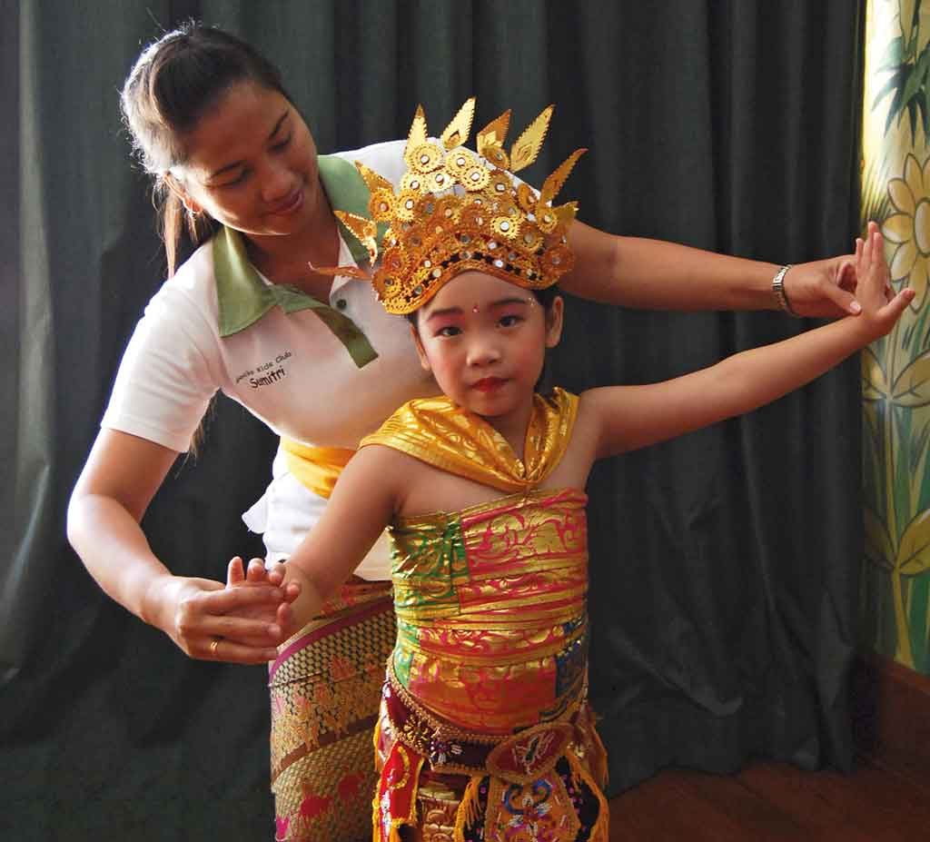 Theme---WTD---Balinese-Dance-Class---Nusa-Dua-Beach-(1)