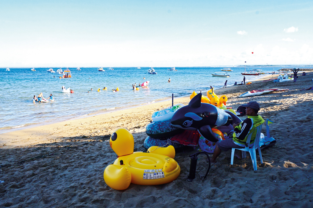 Floaties-available-for-rent-in-Sanur