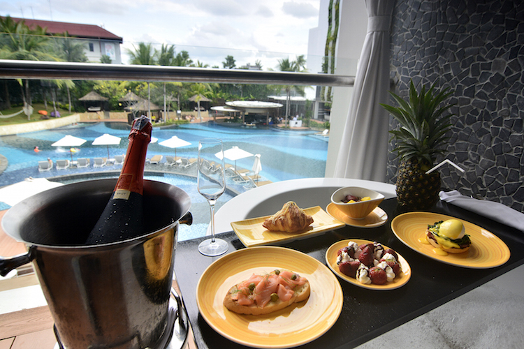 Breakfast In The Tub Set Up thE sTONES HOTEL BALI
