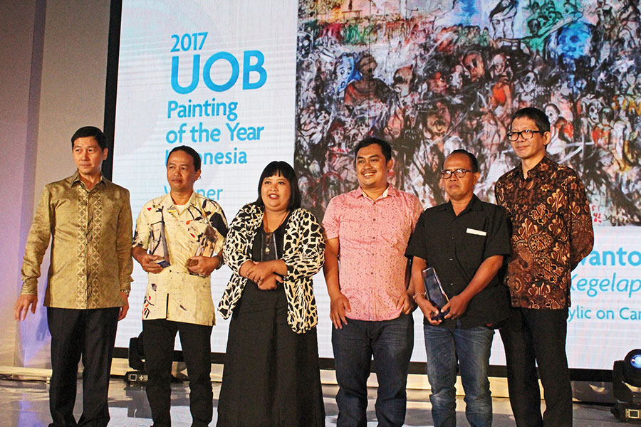 ARTCitra-Sasmitathird-from-the-left,-at-the-UOB-Painting-of-the-Year-Award-Ceremony