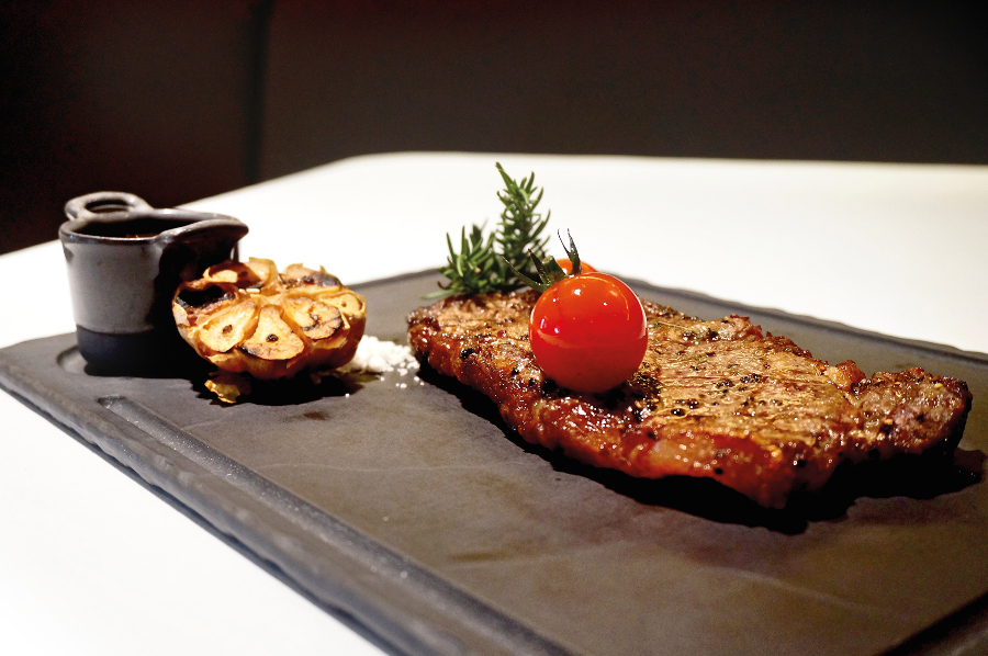 Striploin Steak (IDR 270K), 250gr of Striploin “Stockyard”, Black Angus 200 days+ Grain Fed