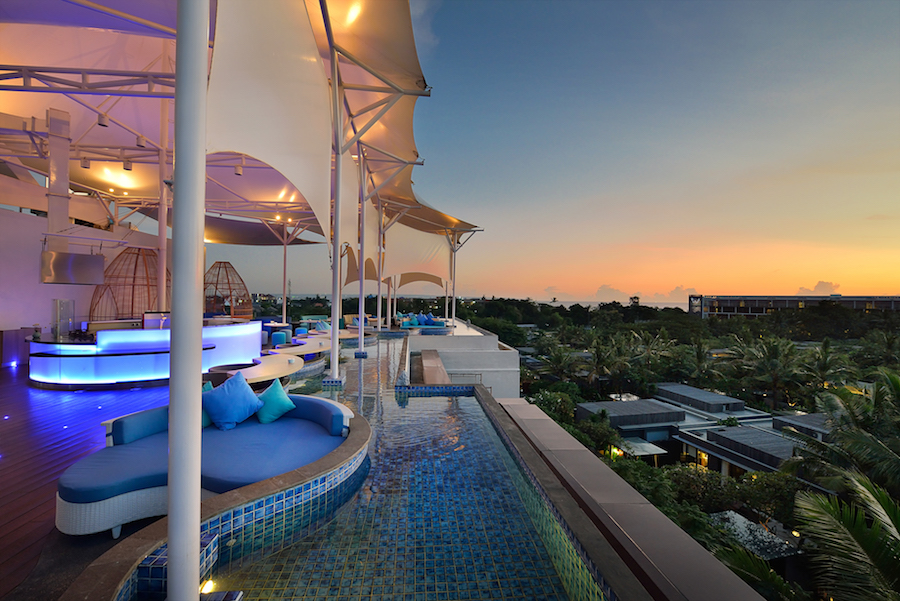 DevinSky Hotel seminyak BLU Sky Lounge (1)