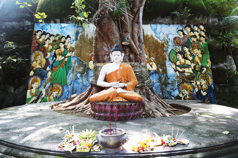 Statues of Buddha adorn the Brahmavihara-Arama Buddist Monastery. Balinese statues and carvings are also found throughout, showing the solidarity of the relationship between the Hindu and Buddist communities