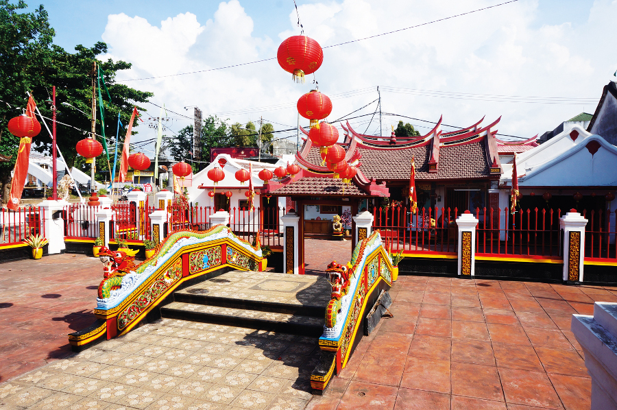 Ling Gwan Kiong Chinese temple at Singaraja's old harbour