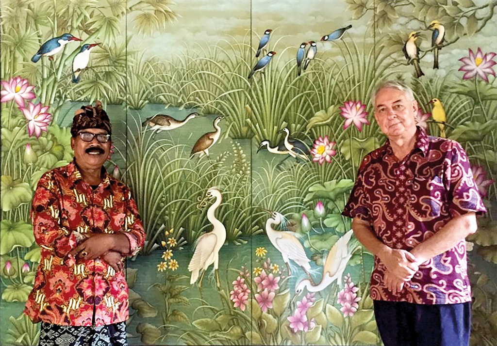 Art patron Colin McDonald with Lodtunduh bird artist Ketut Rudi (left)