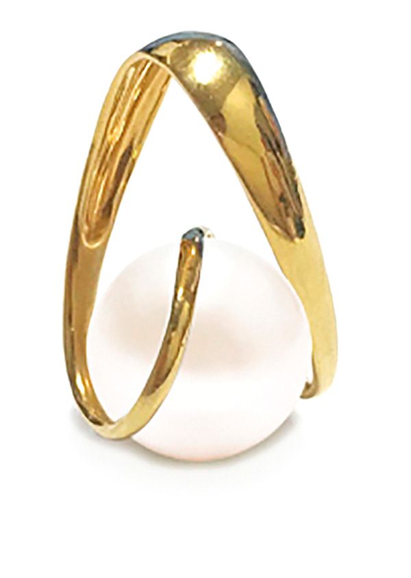 Embraced-Gold-Pendant
