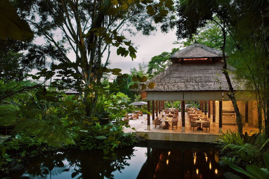 COMO Uma Ubud -restaurant- Kemiri- at night 2