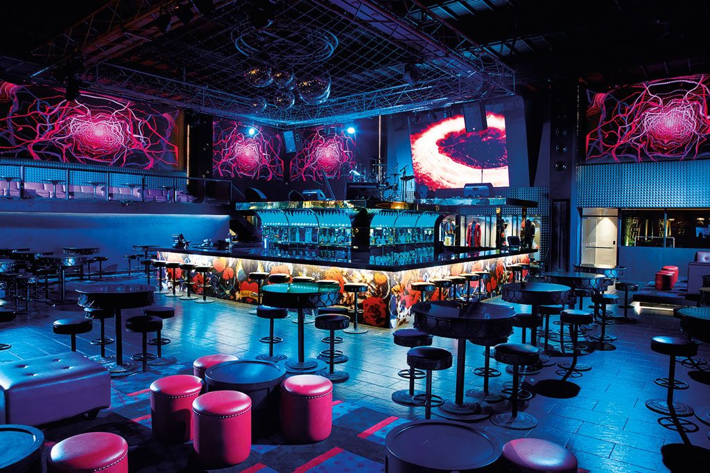 WO---Centerstage
