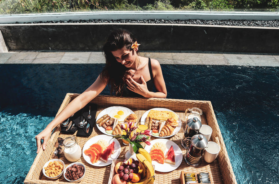 Floating breakfast bali