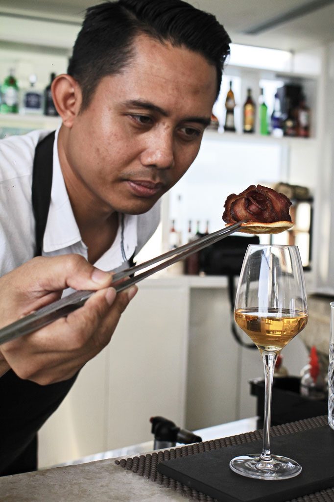 Yudi Hendarsyah Ju-Ma-Na Bali Mixologist Smoke and Fog