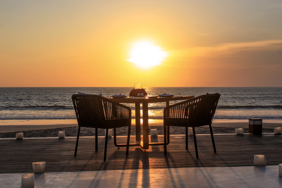 Valentines Day Romantic Dinner in Bali - Alila Seminyak