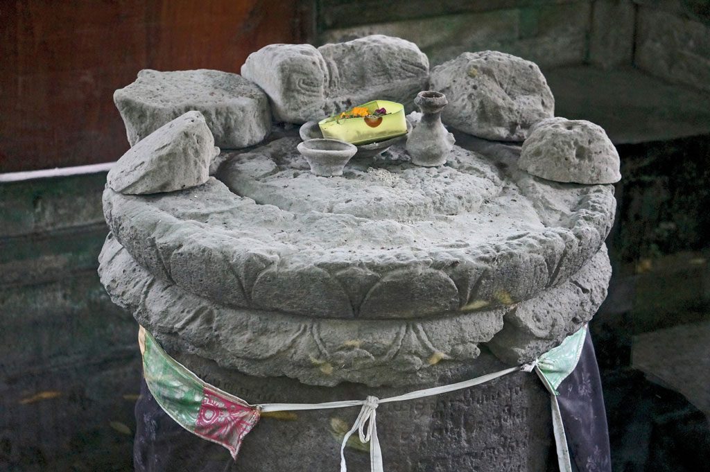 Prasati blanjong pillar bali