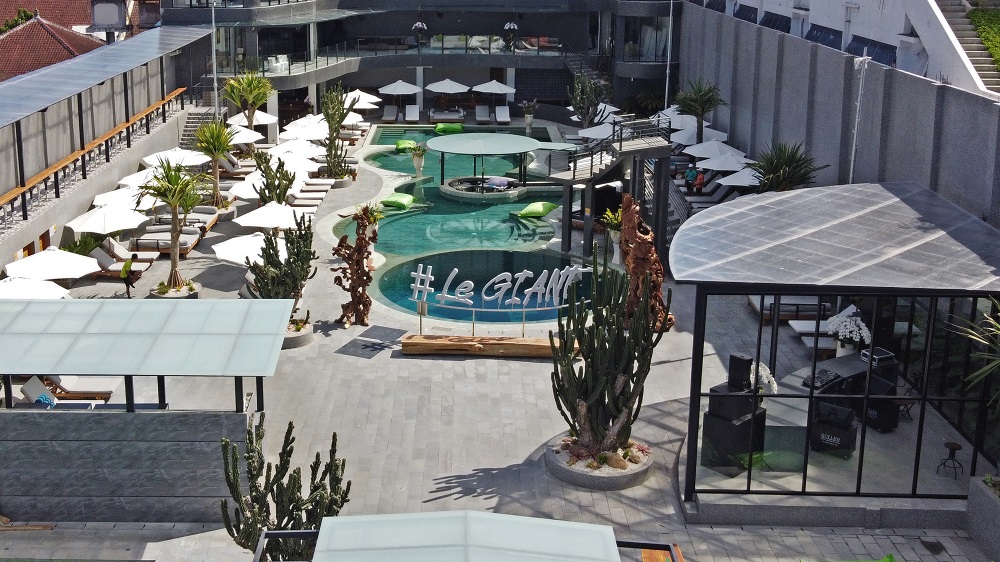 Le Giant Pool & Bar A Swanky Pool Club in Kuta NOW! Bali