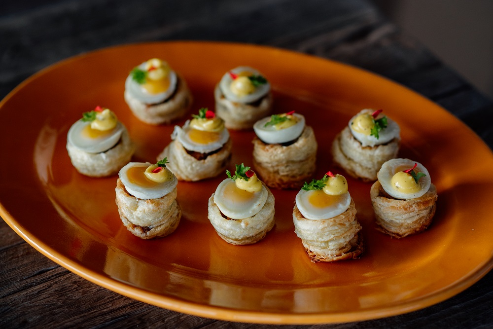 Sand Set Wine Ritual - Canape 1