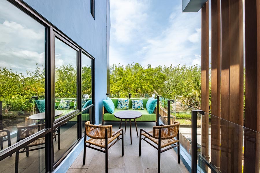 Top-Gun-Suite-Balcony
