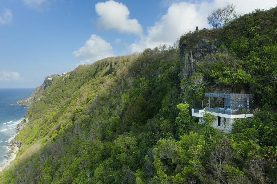 Cliff Edge Spa Cabana
