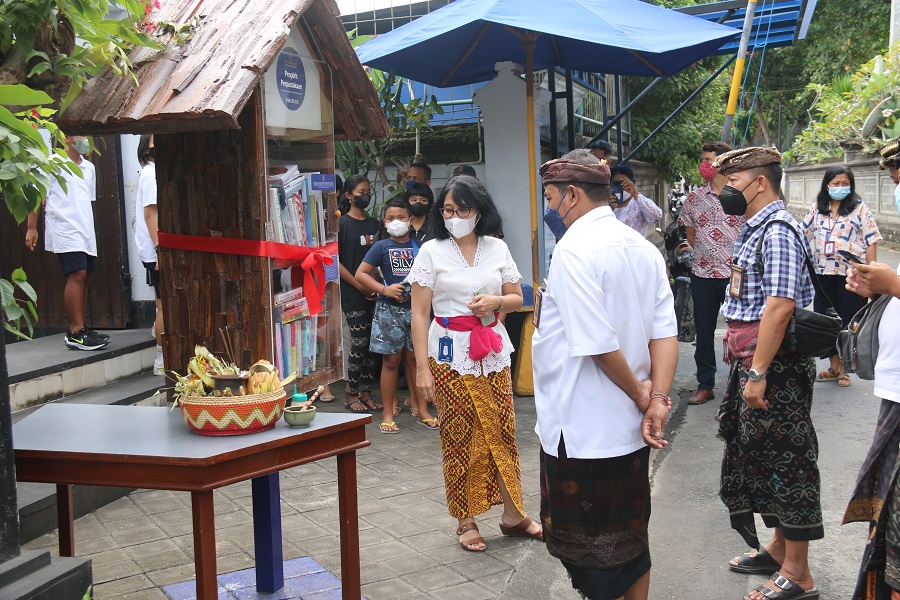 Bali Island School Mini Library 2