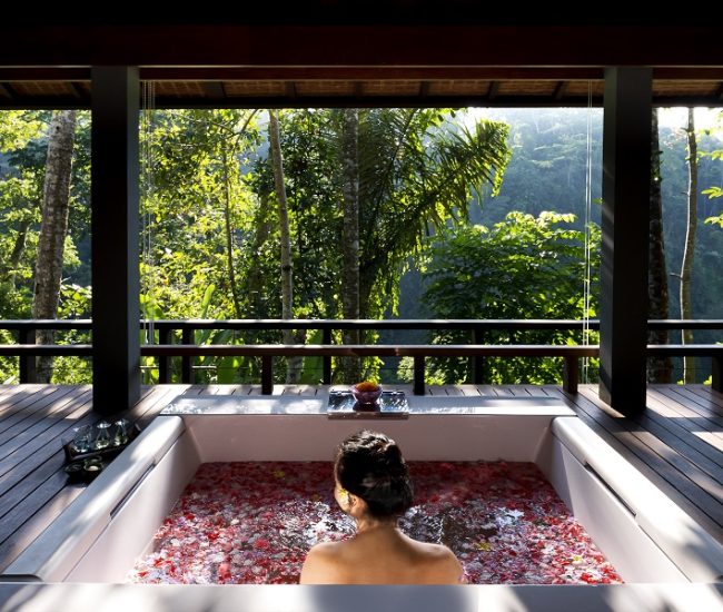 Wellcation [HOSHINOYA Bali]Spa flower bath 1