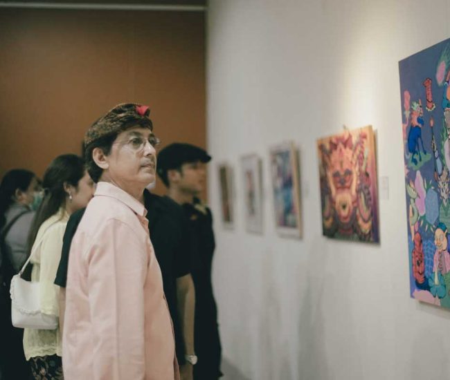 Mario-Blanco-engages-in-the-exhibition-1