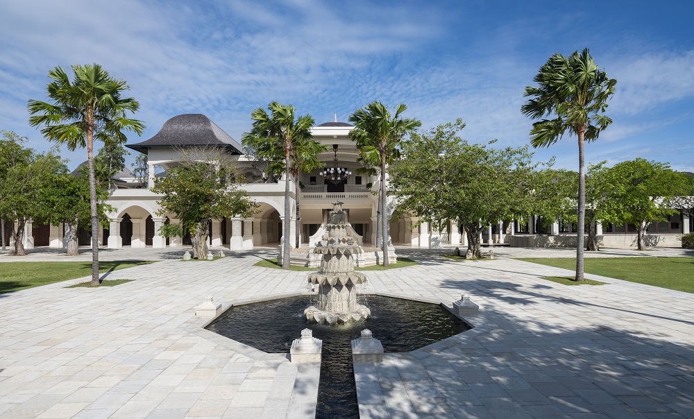 Jumeirah-Bali-Entrance