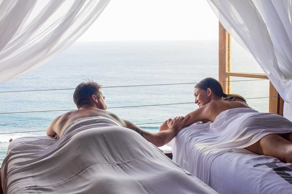 Couples-Spas-in-Bali-Romantic-Treatment-Karma-Uluwatu-1