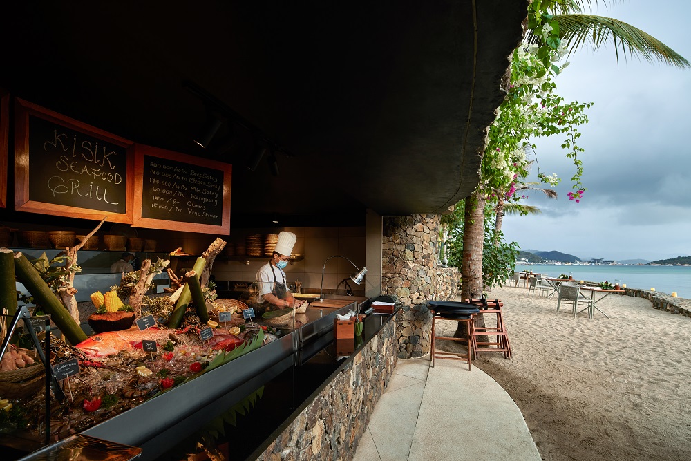 AYANA KOMODO KISIK Seafood and Grill