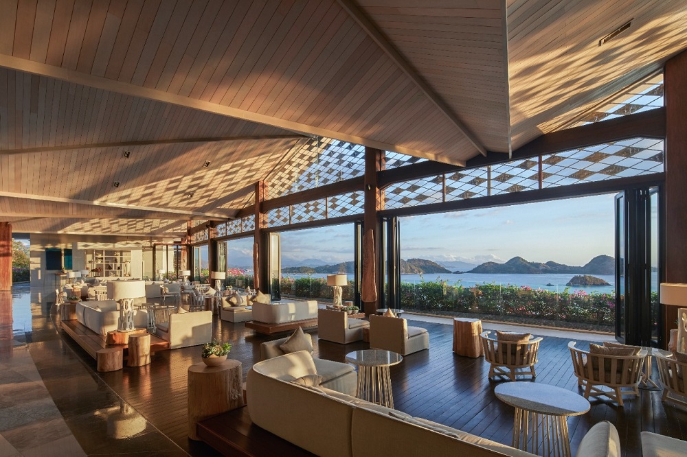 AYANA KOMODO Mesa Bar and Lounge