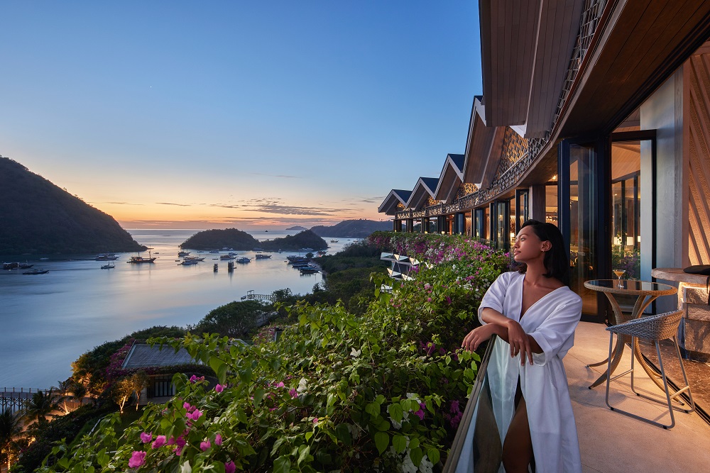AYANA KOMODO UNIQUE Rooftop Bar
