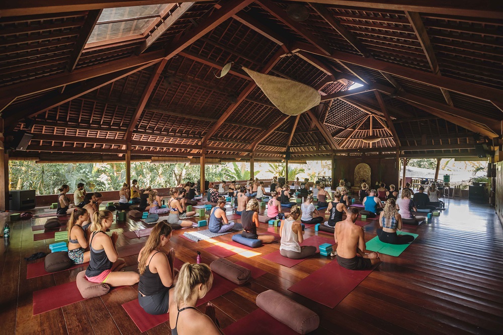 Ubud Yoga Centre - YogaBarn-class-intro-meditation