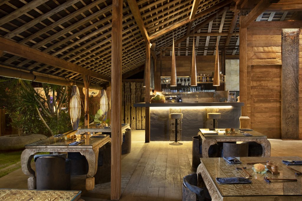 New in Town - Hiiragi Restaurant at Night