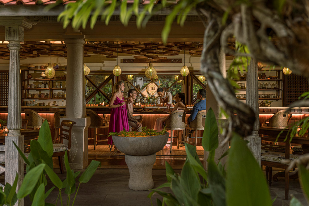 Telu-bar-Four-Seasons-Jimbaran-Bali-1