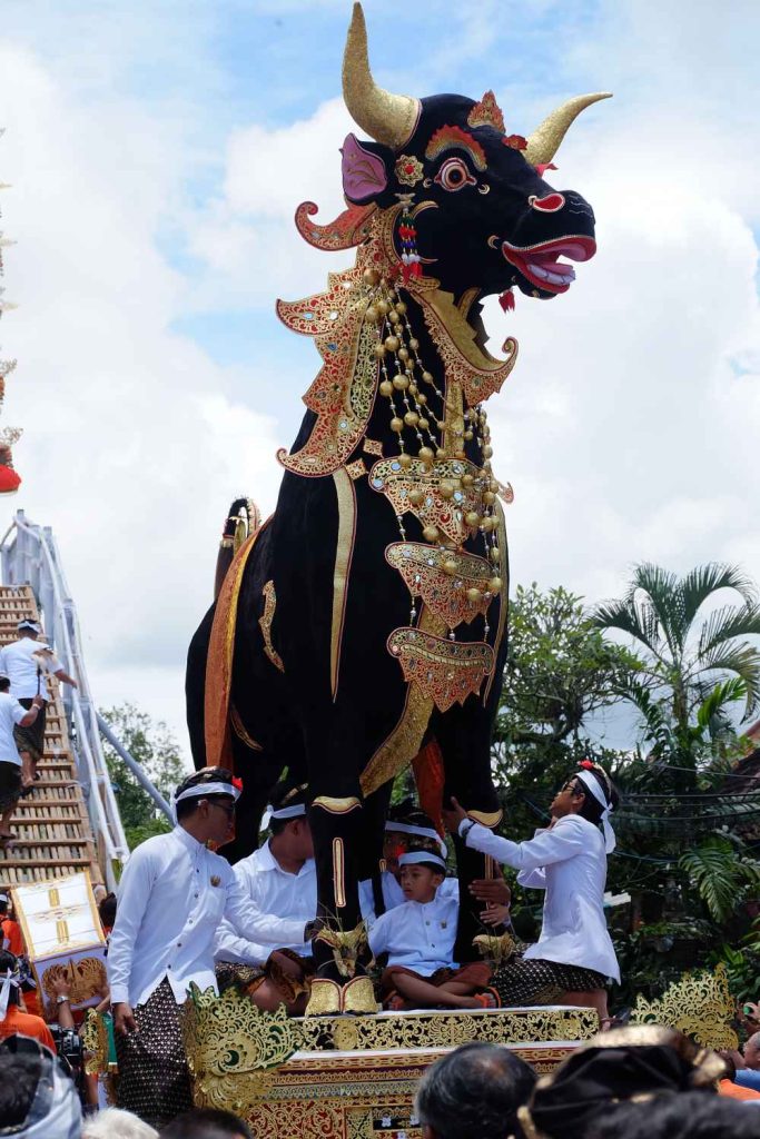 Lembu Pelebon Bali Ngaben