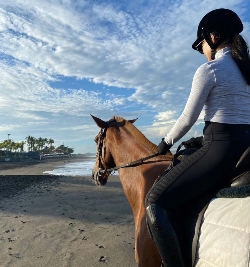 Outdoor-family-activities-in-bali-Horseback-Riding-2