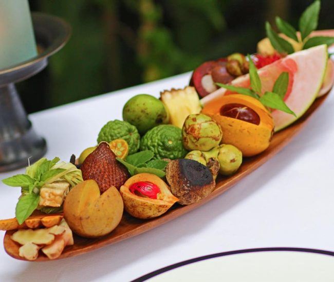 Platter-of-Locally-Sourced-Ingredients