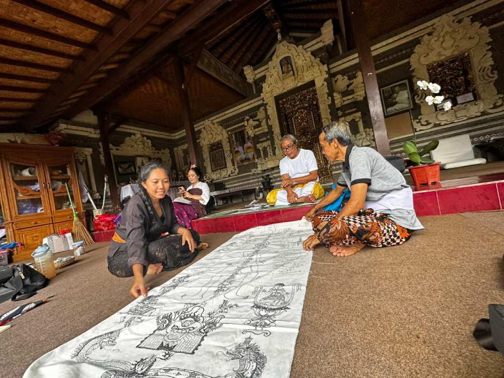 Sacred Kajang Cloth, photo courtesy of Dayu Ani