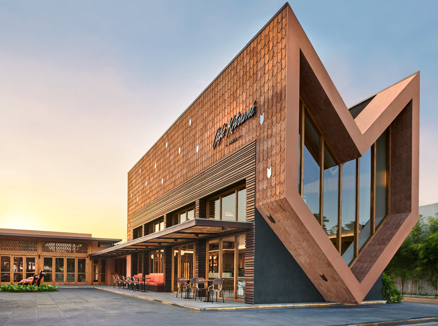 Desa-Kitsuné-Exterior-Sunset
