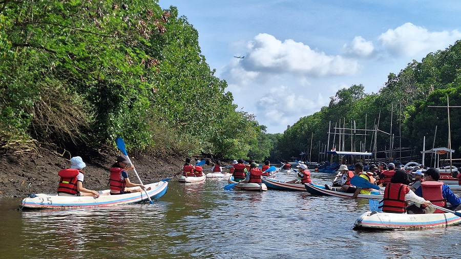 Green Camp AYANA - Outdoor Adventure Day - Kayaking