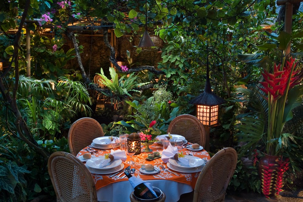 Christmas in Bali 2025 - Poppies