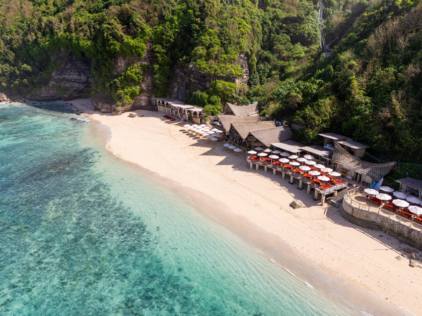 Best Beachfront Restaurants in Bali: Seaside Dining Guide