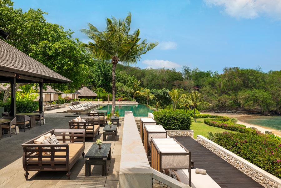 Best-Beachfront-Restaurants-in-Bali-Jimbaran-4