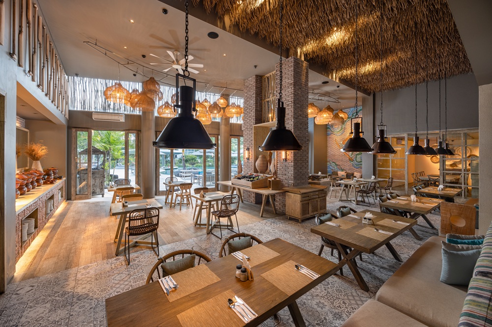Cross Bali Breakers - Point Break Restaurant - Indoor
