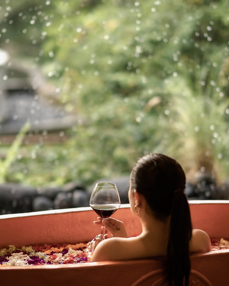 AWRU DIRASHA WELLNESS - BATHUB