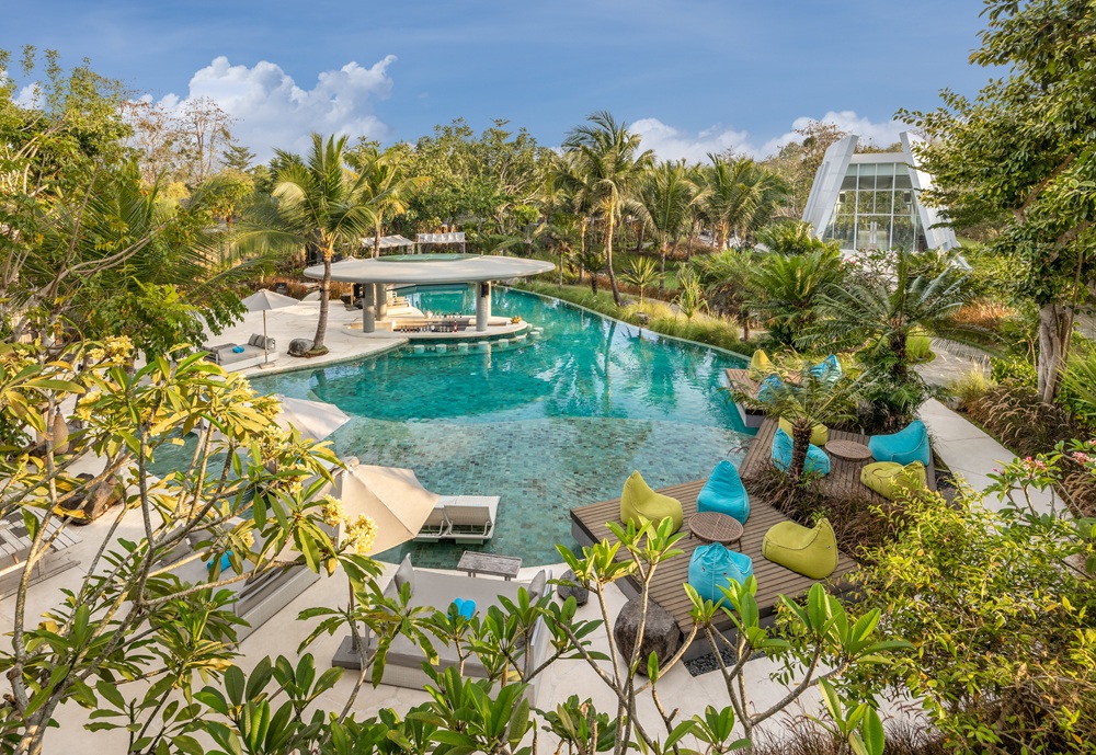 Main Pool Cross Bali Breakers