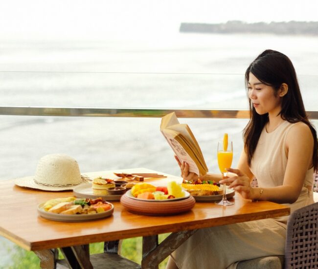 Botol Biru - Breakfast by the Ocean 1